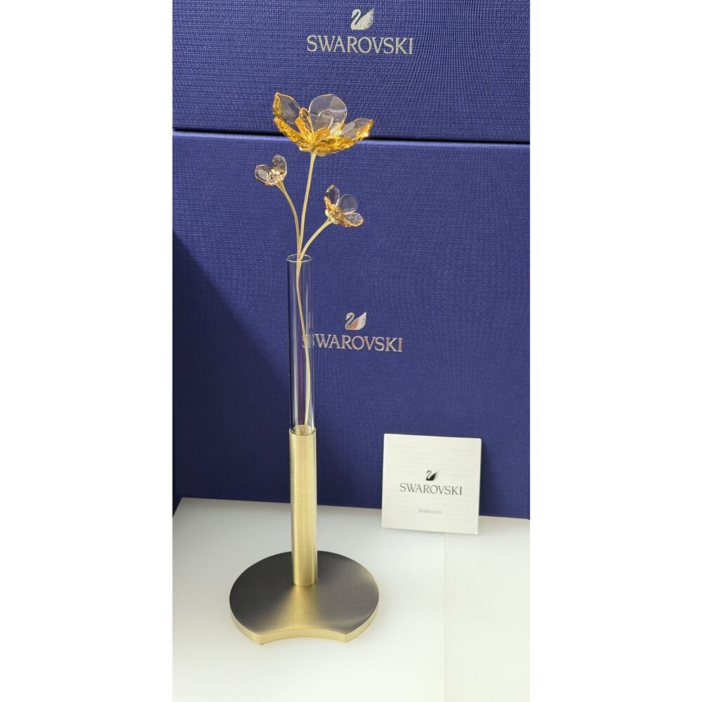 NIB Swarovski Garden Tales Magnolia Symbol Of Purity Crystal Figurine #5557799